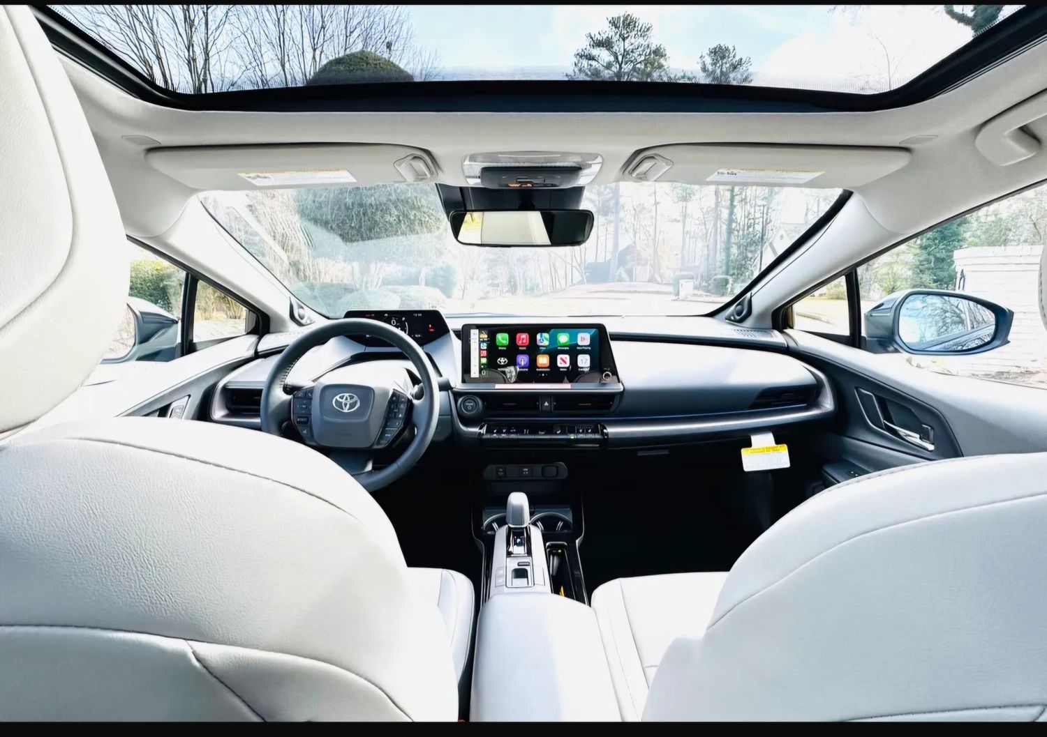 Panoramic calm. Prius Limited, white leather.